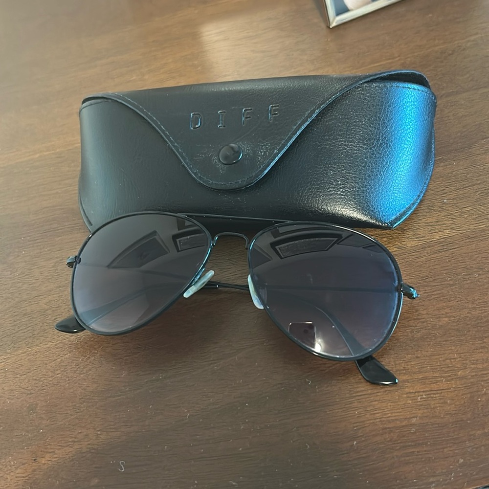 DIFF Aviator Sunglasses